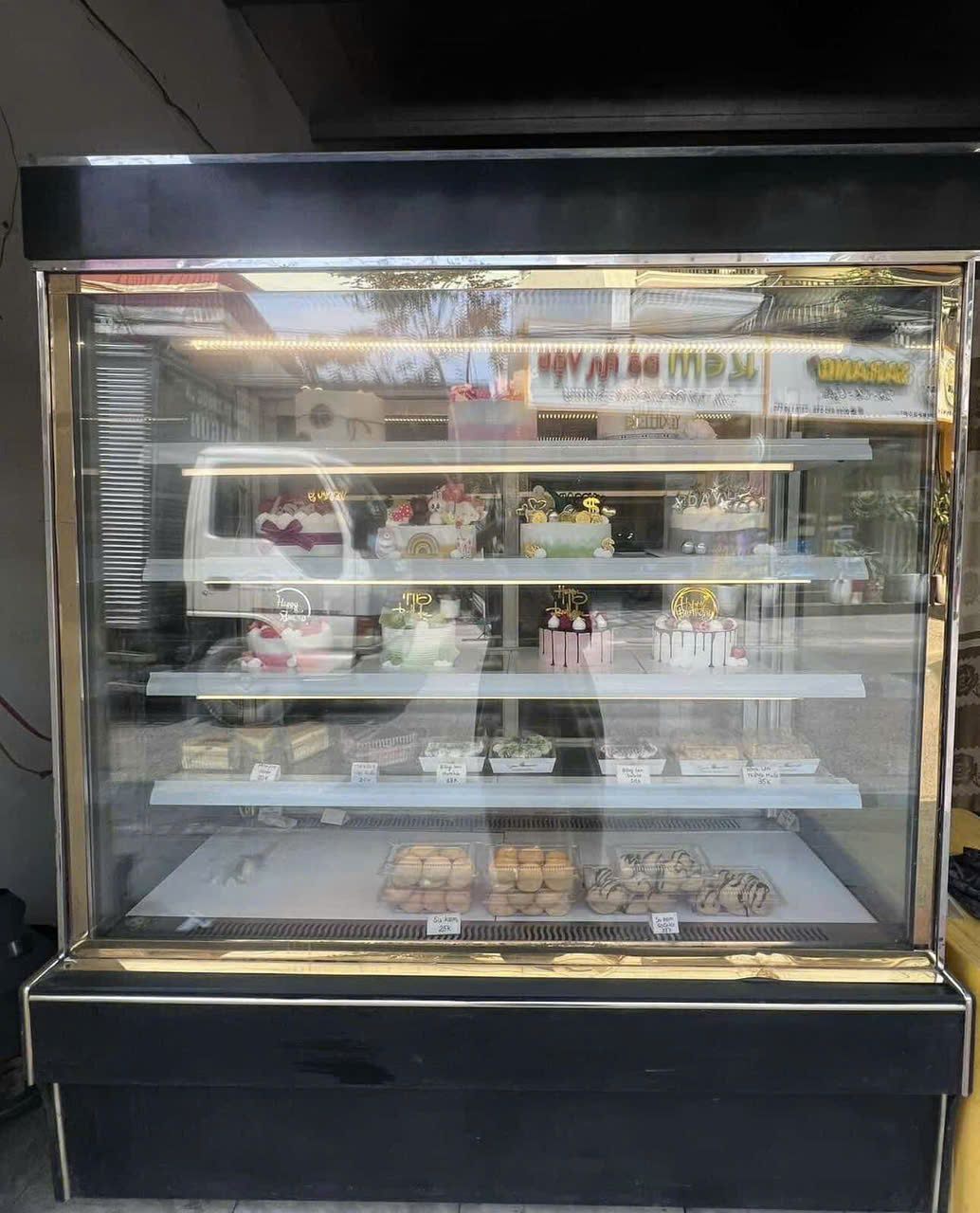 Tủ bánh sinh nhật