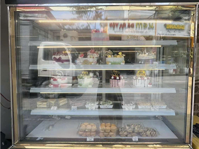 Tủ bánh sinh nhật